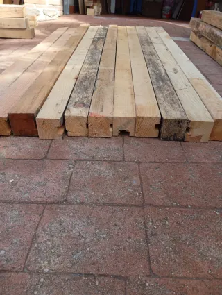 Listones, vigas, postes, palos, puntales de madera