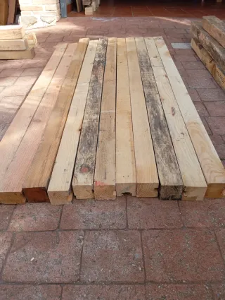 Listones, vigas, postes, palos, puntales de madera