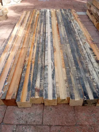 Listones, vigas, postes, palos, puntales de madera