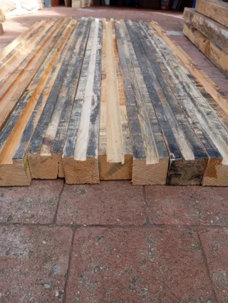 Listones, vigas, postes, palos, puntales de madera