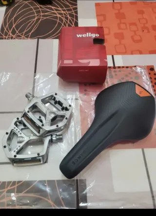 Conjunto de sillín y pedales de Magnesio