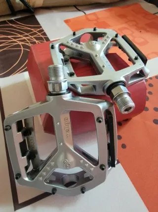 Conjunto de sillín y pedales de Magnesio