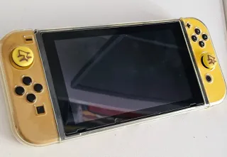 Nintendo Switch V2 edizione Pokémon Eevee.