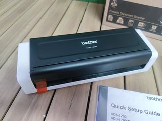 Scanner compatto Brother ADS-1200 con ADF