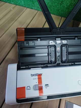 Scanner compatto Brother ADS-1200 con ADF