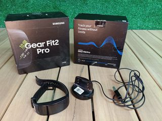 Samsung Gear Fit 2 Pro - Seguidor de actividad con monitor de ritmo cardiaco, Talla Large, Negro [Versión importada: Podría presentar problemas de compatibilidad]