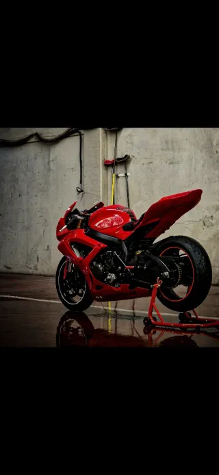 Suzuki GSXR 600 K6 Roja