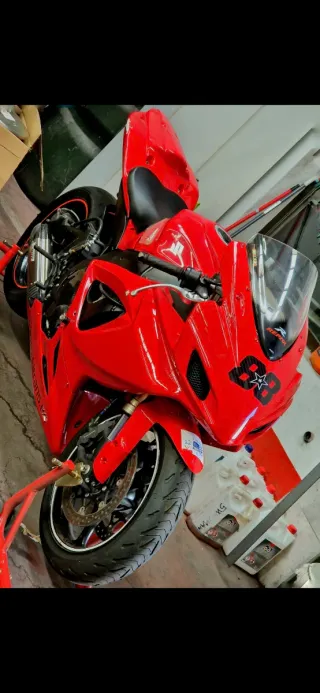 Suzuki GSXR 600 K6 Roja