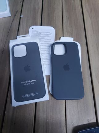 Funda de silicona con MagSafe para el iPhone 16 Pro Max - Gris piedra