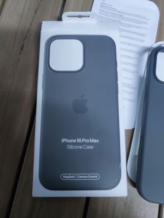 Funda de silicona con MagSafe para el iPhone 16 Pro Max - Gris piedra