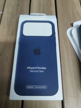Funda de silicona con MagSafe para el iPhone 17 Pro Max - Medianoche