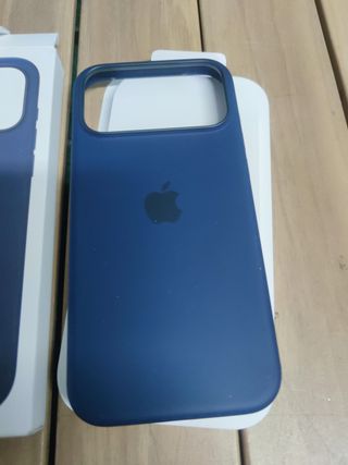 Funda de silicona con MagSafe para el iPhone 17 Pro Max - Medianoche