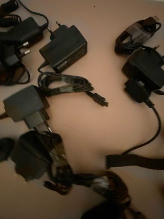 Cargadores varios para móvil y coche