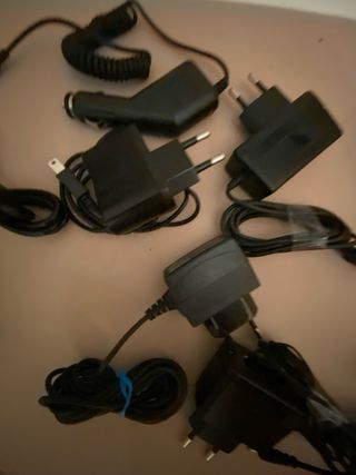 Cargadores varios para móvil y coche