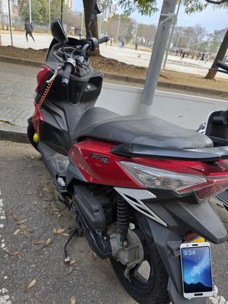 Moto Sym Jet14 50cc Automática Roja y Negra