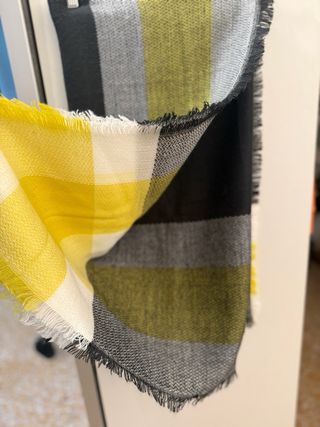 Maxi bufanda cuadros blanco, amarillo y negro