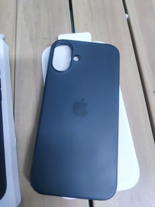 Funda de silicona con MagSafe para el iPhone 16 Plus - Negro