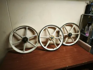 Llantas BH California Plástico 20"