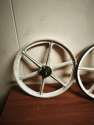 Llantas BH California Plástico 20"