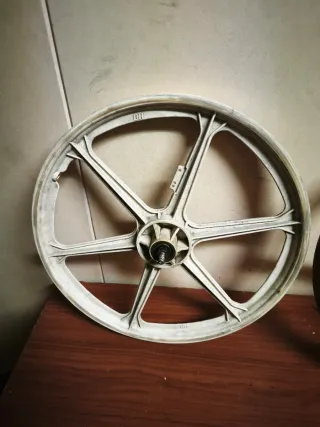 Llantas BH California Plástico 20"