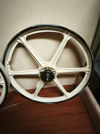 Llantas BH California Plástico 20"