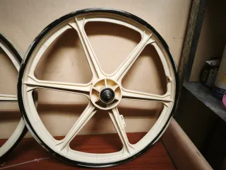 Llantas BH California Plástico 20"