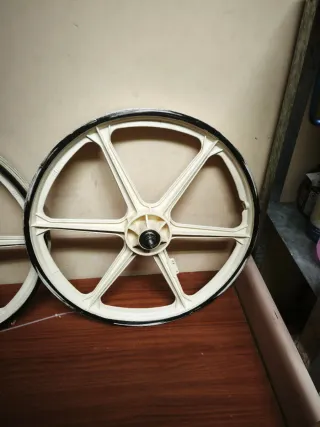 Llantas BH California Plástico 20"