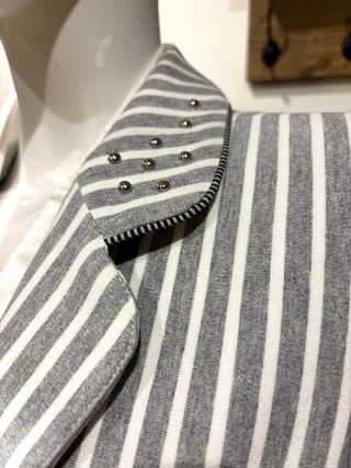 Blazer de punto rayas grises y blancas