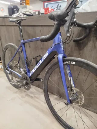 Bici carretera eléctrica Focus Talla M