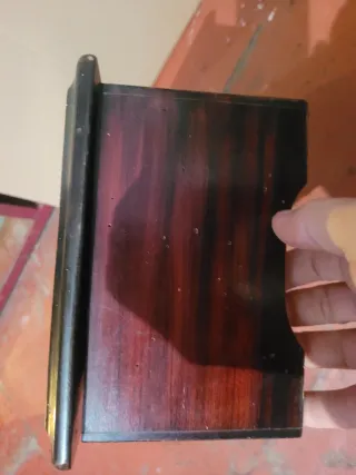 Caja de música antigua de madera