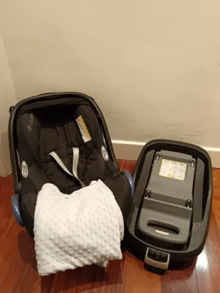 Maxi-Cosi con adaptador y manta