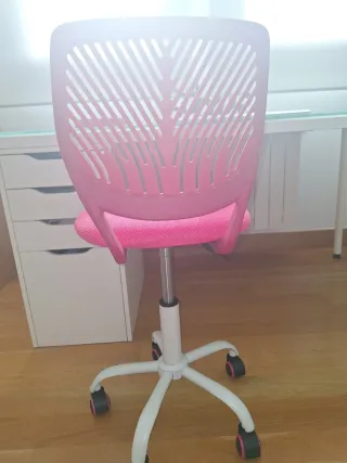 Silla de escritorio rosa y blanca
