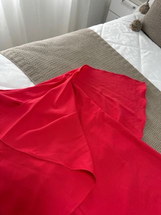 Mono rojo de fiesta con lazada
