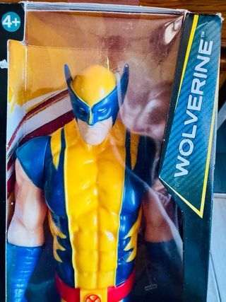 NUEVO! Figura Wolverine Titán Marvel 30cm nueva