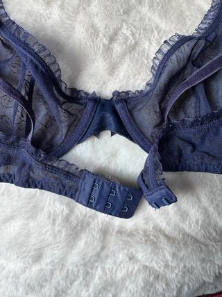 Sujetador azul con volantes