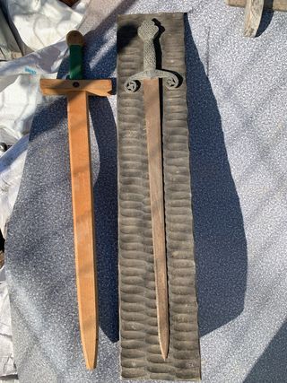 Cuadro con espada antigua