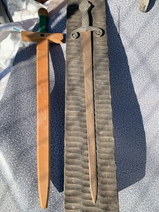 Cuadro con espada antigua