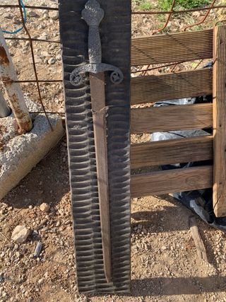 Cuadro con espada antigua