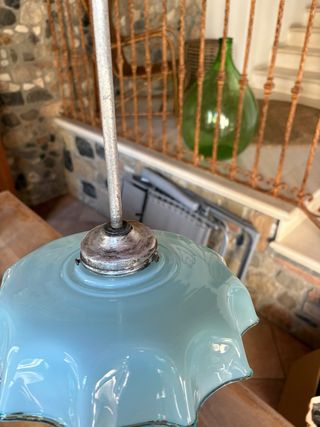 Lampada a sospensione in vetro opalino celeste