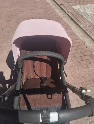 Carro Bugaboo con accesorios.