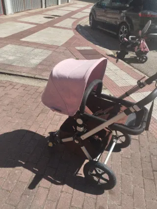 Carro Bugaboo con accesorios.