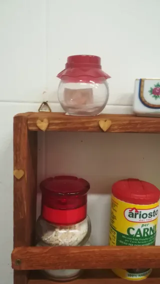 Bacheca in legno porta spezie