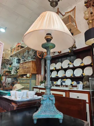 Lámpara de mesa metal verde