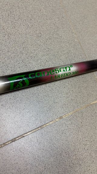 Caña de pescar con carrete