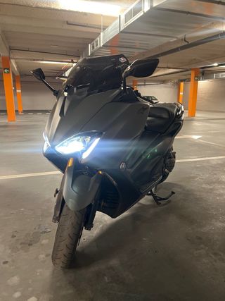 Yamaha TMAX 560  Tech max