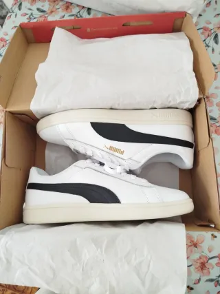 Zapatillas Puma Blancas y Negras