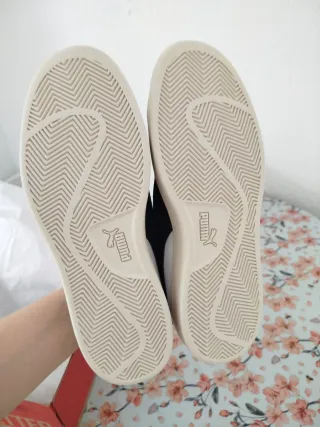 Zapatillas Puma Blancas y Negras