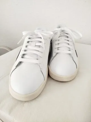 Zapatillas Puma Blancas y Negras