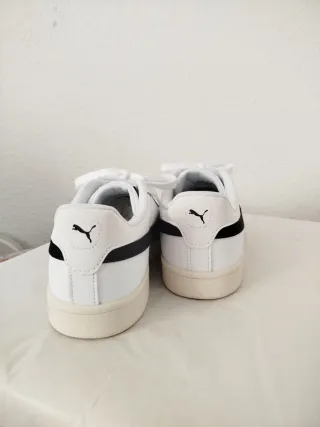 Zapatillas Puma Blancas y Negras