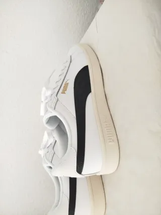 Zapatillas Puma Blancas y Negras